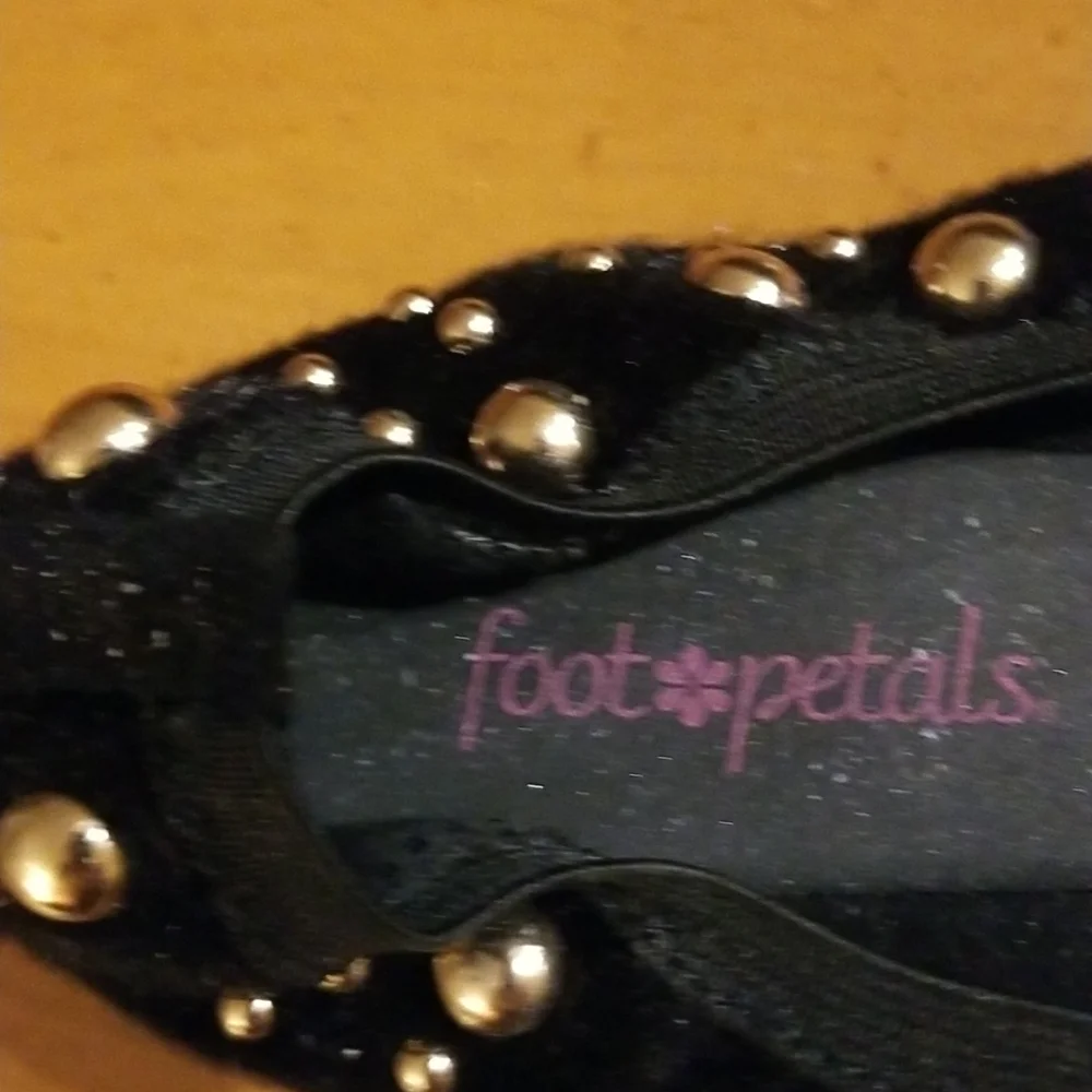 Black Foot Petals flats w studs - Picture 7 of 8
